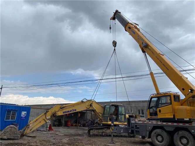 高坪区25吨吊车的工作半径是多少？