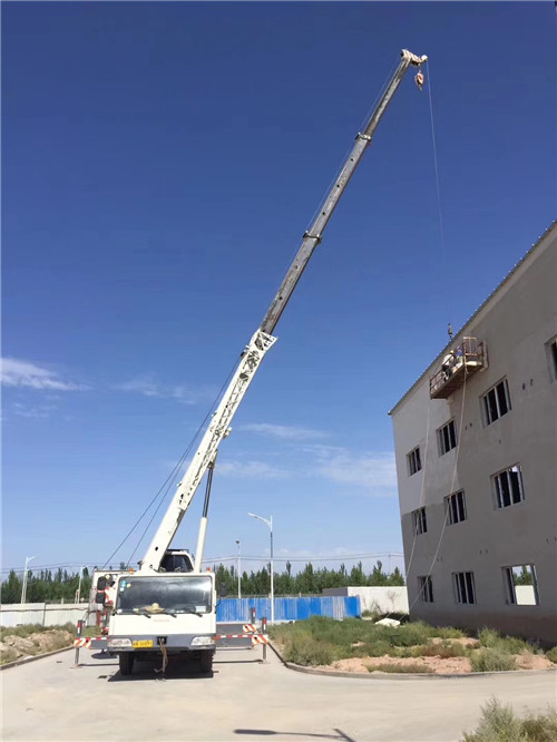 高坪区“轻装强干”—— 吊车的 “轻量化臂架” 技术