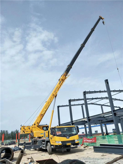 高坪区超高层建筑钢结构吊装案例
